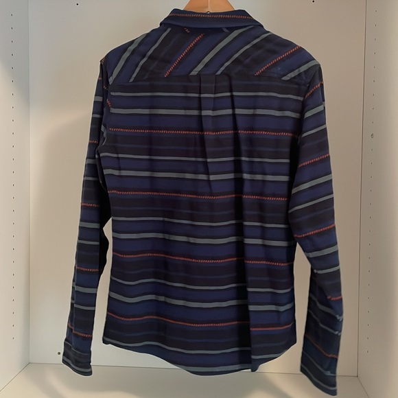 Smartwool Men’s long sleeve button down - Size Medium - Picture 2 of 3